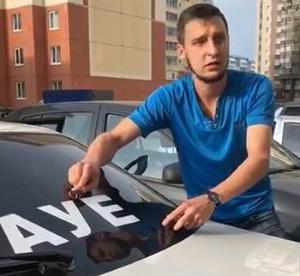 Парню пришлось дать ответ за странную наклейку на автомобиле Город Краснодар 1.jpg